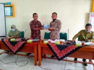 PENYERAHAN BUKU AGREGAT KEPENDUDUKAN