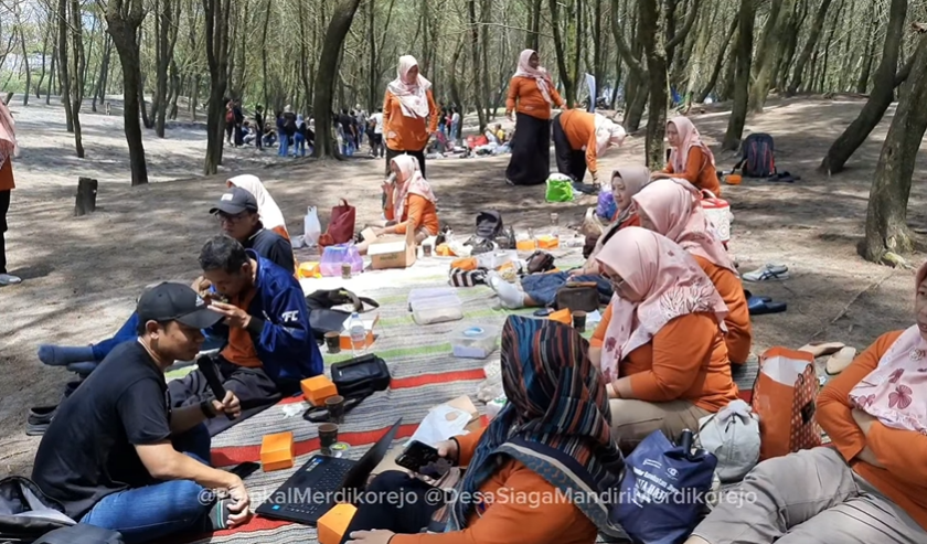 Kegiatan Hiling Bareng di Pantai Cemoro Sewu Bersama Desa Siaga Mandiri Kalurahan Merdikorejo
