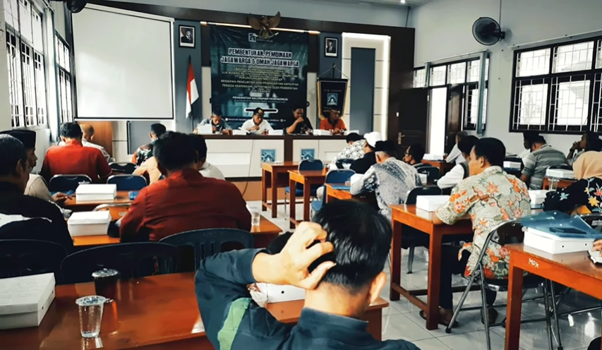 Sosialisasi dan Pembentukan Jaga Warga Kalurahan Merdikorejo